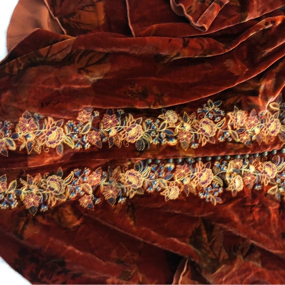 Embroidered Velvet Women's Top - Picture 7 of 8